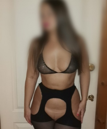 Огонь и лёд в одном флаконе - со мной тебе не будет скучно! Готова исполнить все твои желания и фантазии. Жду звонка по номеру из объявления! 13923, 35 лет