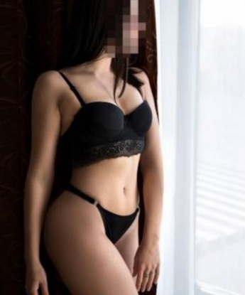 У меня есть много возможностей, чтобы сделать нашу встречу запоминающейся. Я обладаю большим опытом в различных сферах интимных удовольствий. Мое внимание к деталям и страсть к искусству любви не оставят тебя равнодушным. У меня безупречная внешность и особый навык чувствовать партнера. Оставшиеся заботы отступают перед моим желанием доставить тебе истинное наслаждение. Живу в Москве, и мое расположение позволяет легко договориться о встрече. Взгляни на мои фото и отзывы, и ты увидишь, что я настоящая профессионалка. Твое удовольствие - моя главная цель! 💋 15383, 25 лет